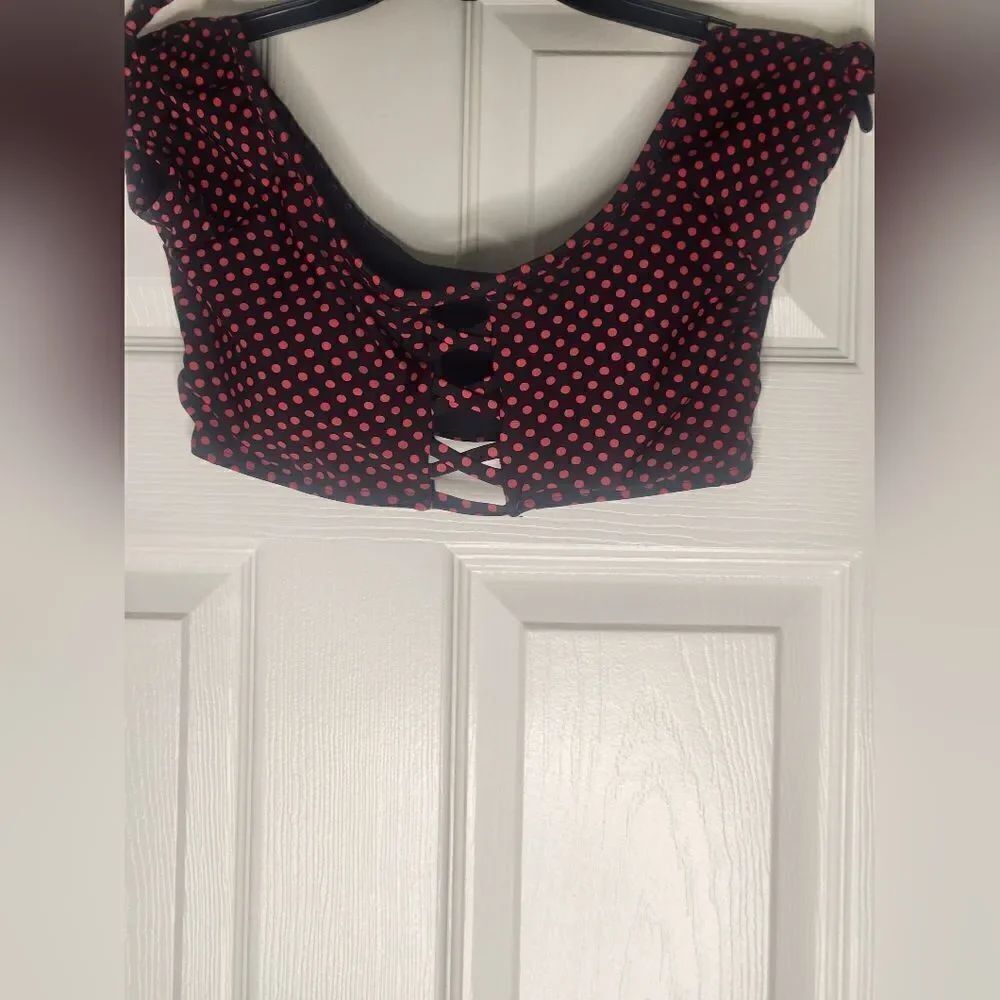 Kensie S Black Red Polka Dots Shrtslv Nylon Crop Women's Top